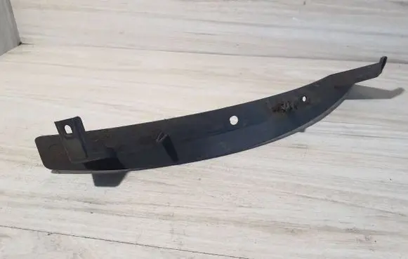 Rear bumper trim bar molding