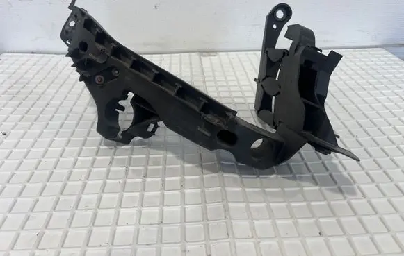 Audi A4 S4 B8 8K Headlight/headlamp mounting bracket 8K0805608C 2002838