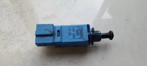 Volkswagen Golf III Brake pedal sensor switch 1h0927189