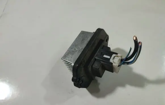 Mazda 3 I Heater blower motor/fan resistor PM010010B