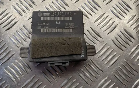 Volkswagen Golf V Gateway control module 1K0907530C