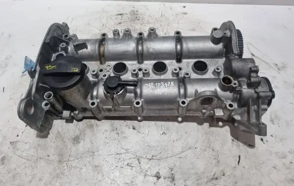 Volkswagen Golf VII Rocker cam cover 04E103475AM