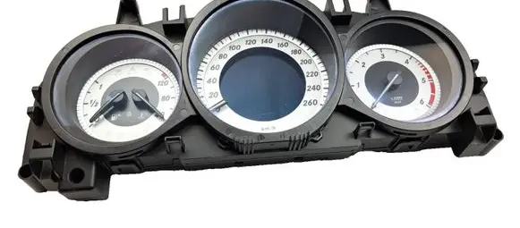 Speedometer (instrument cluster)