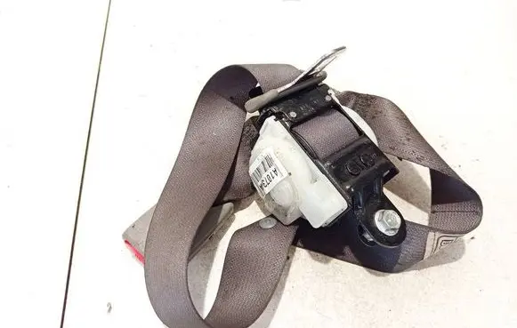 Middle seatbelt (rear)