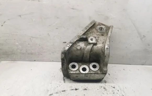 Mitsubishi Outlander Engine mounting bracket