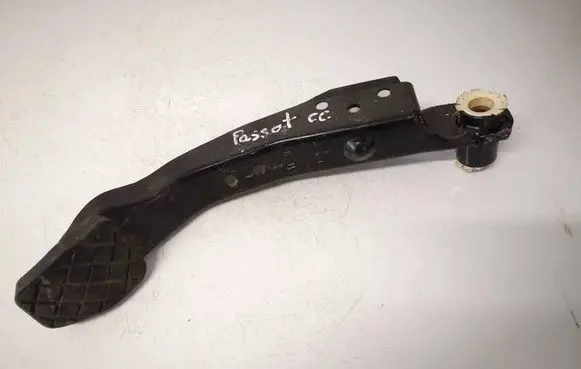 Volkswagen PASSAT CC Brake pedal