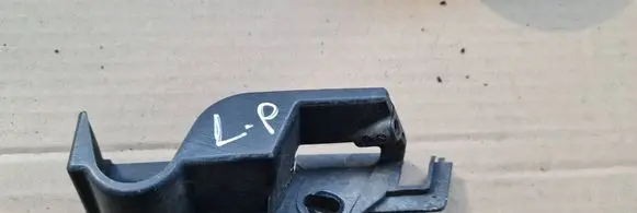 Front bumper mounting bracket