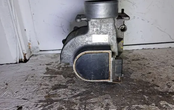 Mazda 323 F Mass air flow meter B6S713210A 1971004090