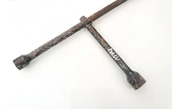 Mitsubishi Outlander Wheel nut wrench 