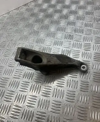 Audi A4 S4 B7 8E 8H Engine mounting bracket 8E0199307S