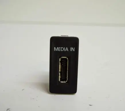 Volkswagen Golf VII AUX in-socket connector 5G0035222A 5Q0035736