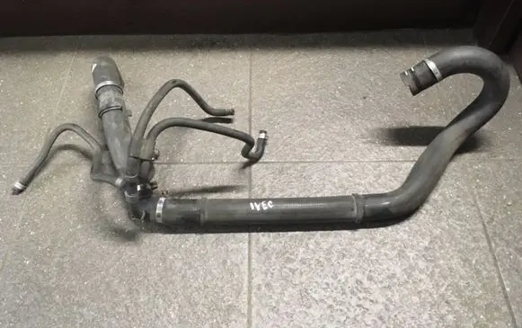 Coolant pipe/hose