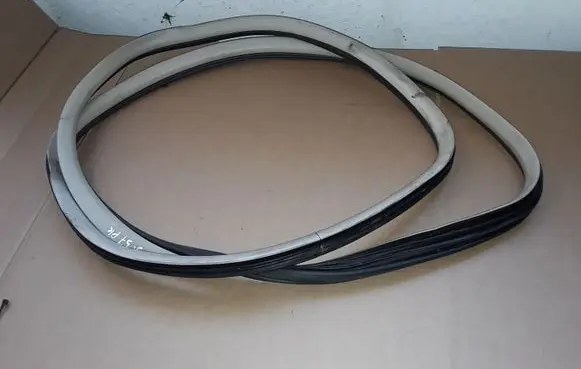 Cadillac SRX Front door rubber seal NOCODE
