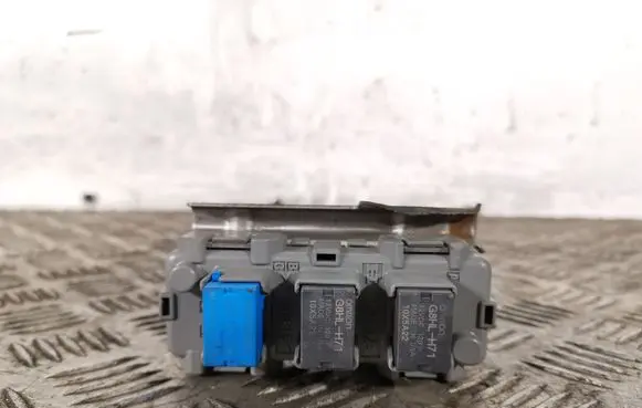 Honda CR-V Relay mounting block 151022 V02T1G0031 013PJ