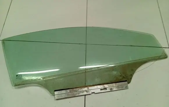 Opel Astra H Front door window glass four-door As2