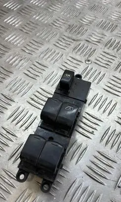 Nissan Qashqai Electric window control switch