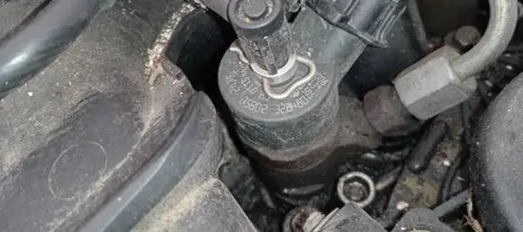 Peugeot 5008 Fuel injector 0445110259