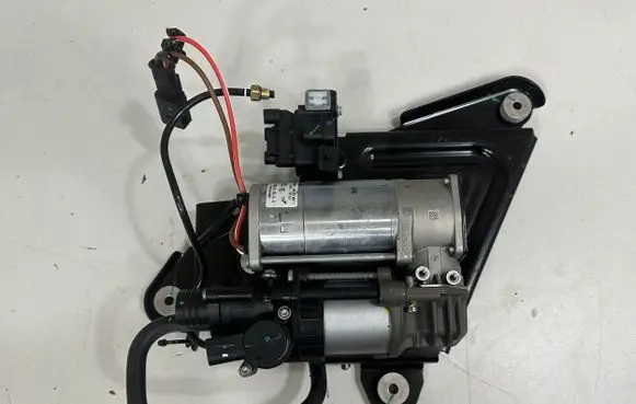 BMW i4 Air suspension compressor/pump 6894450
