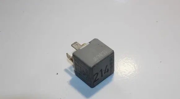 Volkswagen PASSAT B5 Other relay 443951253K
