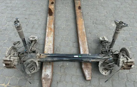 Peugeot 208 II Rear axle beam 