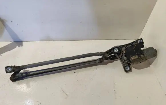 Volvo V50 Wiper motor 30698233 0390241913 040301