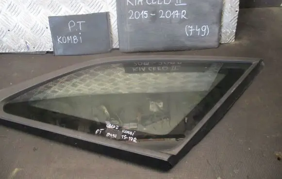 KIA Ceed Front triangle window/glass 