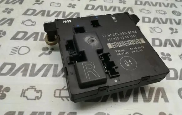 Mercedes-Benz C W203 Door control unit/module 2118703285 00406079