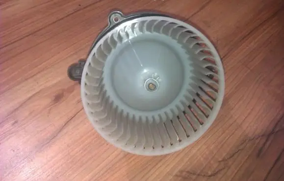 KIA Sedona Heater fan/blower 2m09