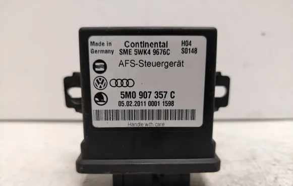Volkswagen Golf VI Light module LCM 5WK49676C 5M0907357C 0502201100011598