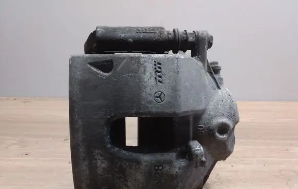 Mercedes-Benz E W212 Front brake caliper