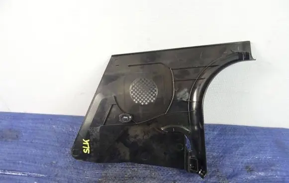 Foot area side trim