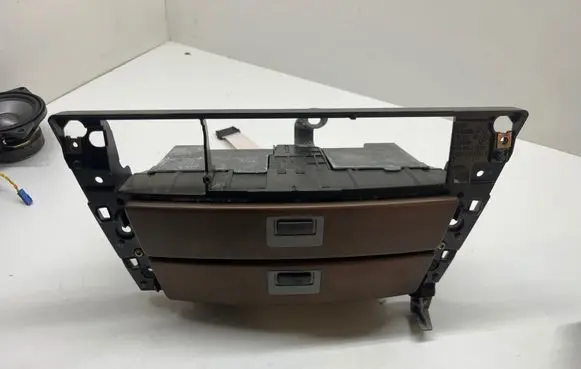 BMW 7 E65 E66 Dashboard storage box/compartment 8261060 7032886 51457032886900