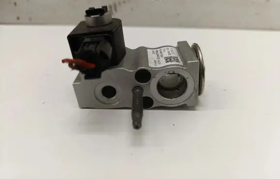 Mercedes-Benz C W206 Air conditioning (A/C) expansion valve 