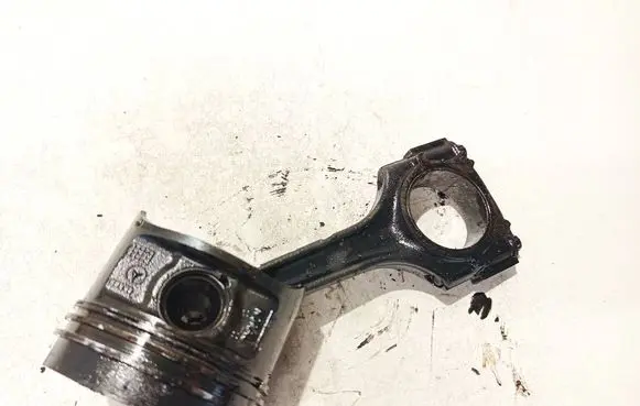 Mercedes-Benz E W210 Piston with connecting rod