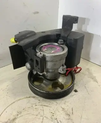 Peugeot 206 Power steering pump 9686525080