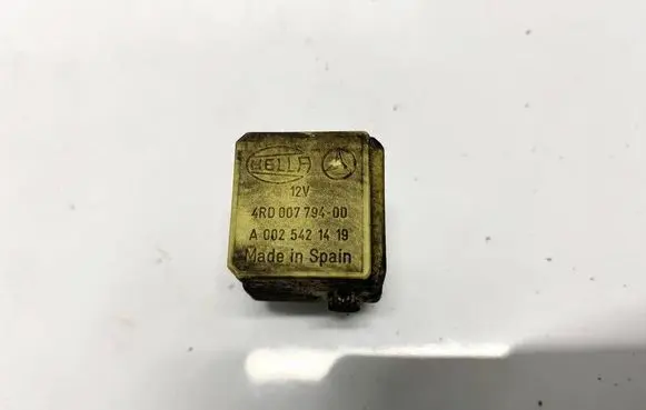 Mercedes-Benz Vito Viano W639 Other relay a0025421419 4rd00779400