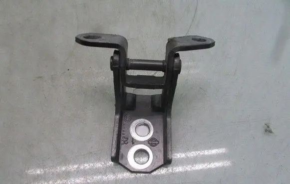 Infiniti M Front door lower hinge M35H