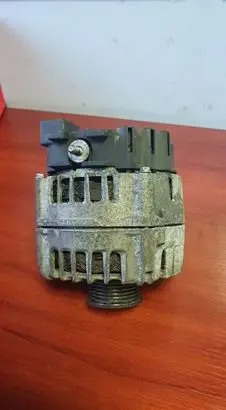 BMW 3 E90 E91 Generator/alternator 7802261