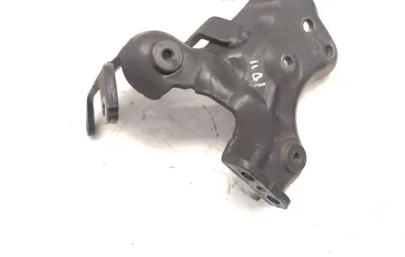 Engine mounting bracket