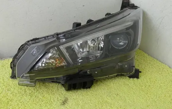 Nissan Leaf II (ZE1) Headlight/headlamp 260605SH0A