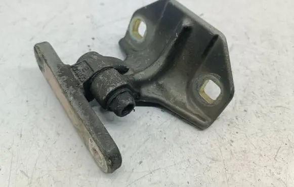 Mercedes-Benz A W168 Front door lower hinge 
