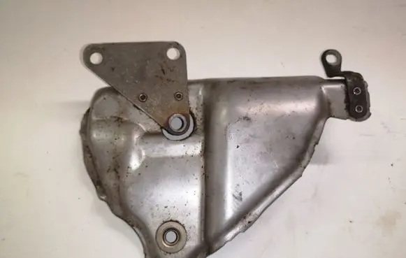 Volkswagen Golf VII Heat shield in engine bay 04E253041