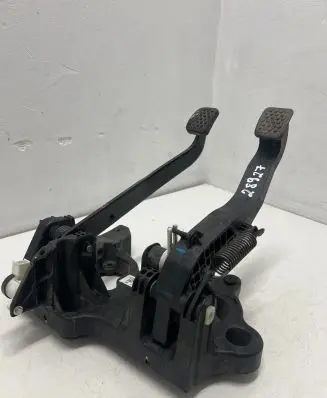 Opel Karl Pedal assembly 42623457
