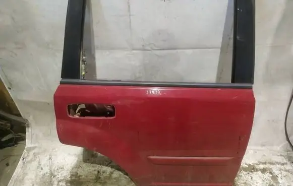 Nissan X-Trail T30 Rear door RAUDONOS