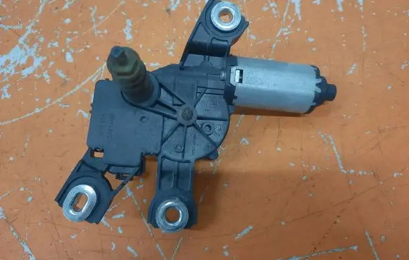 Volkswagen PASSAT B6 Rear window wiper motor 53032812