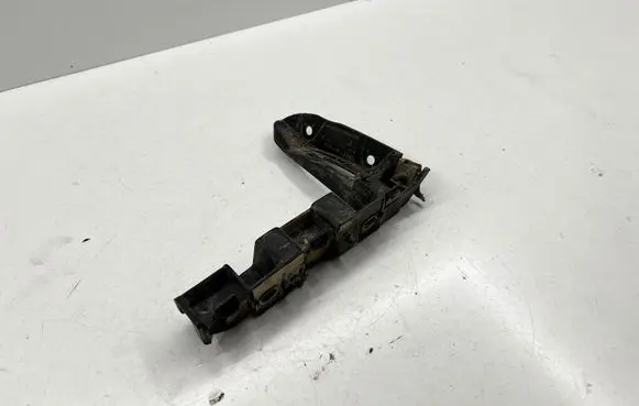 Audi TT TTS Mk2 Front bumper mounting bracket 8J0807184B