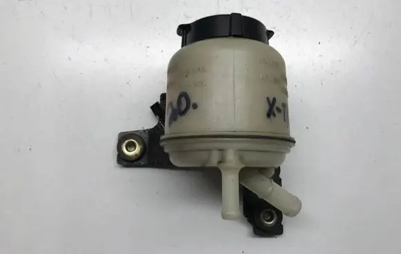 Nissan X-Trail T30 Power steering fluid tank/reservoir