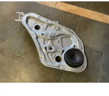 KIA Sorento Rear window lifting mechanism without motor 