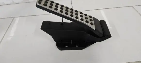Mercedes-Benz S AMG W221 Accelerator throttle pedal A2043000200 090514 0253