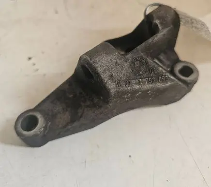 BMW 5 E60 E61 Generator/alternator bracket 12317793090